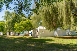 Sátortábor a Naro Campingben